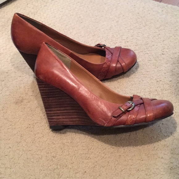 Aldo Wedge Shoes - Picture 2 of 5